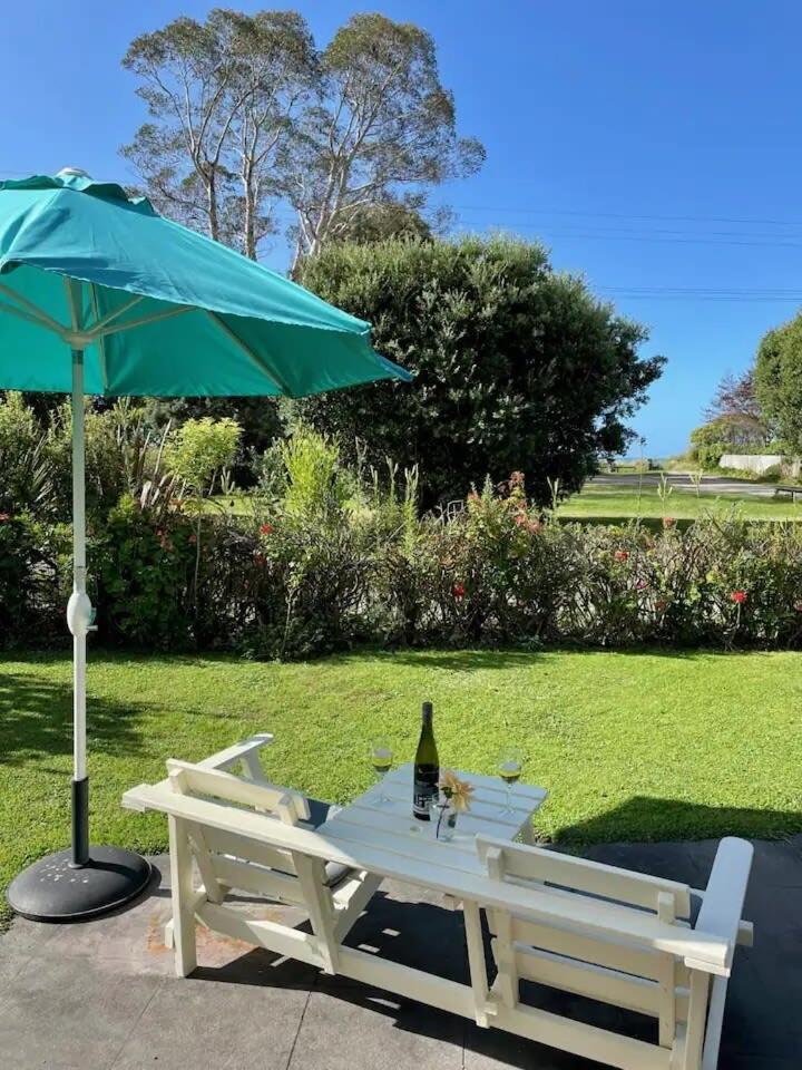 Rangihaeata Coastal Charm In Patons Rock 빌라 외부 사진